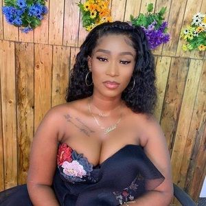 Meet your Posher, Adella